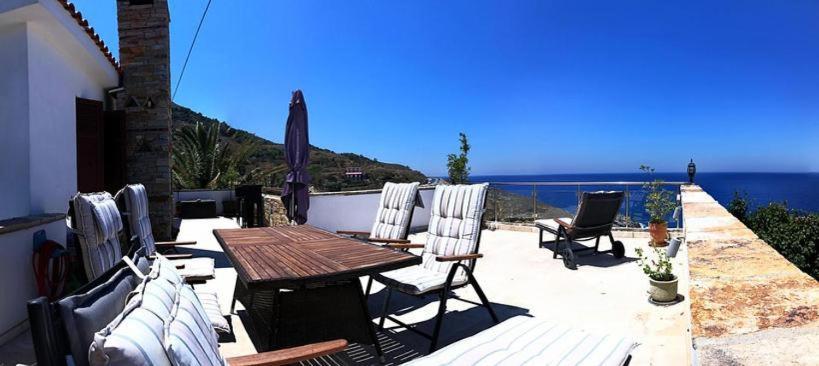 Astra-Ferienhaus Mit Grosser Dachterrasse Und Top-Ausstattung In Nas Armenistis  Bagian luar foto